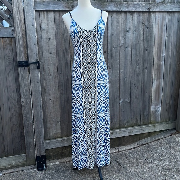 Mossimo Supply Co. Dresses & Skirts - Mossimo Geometric Maxi Dress